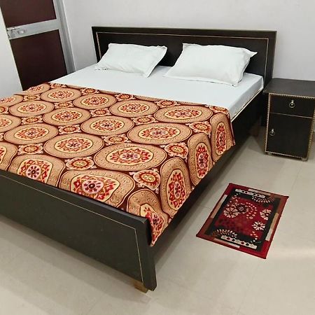 Maa Kaushalya Guest House In Ayodhya Luaran gambar